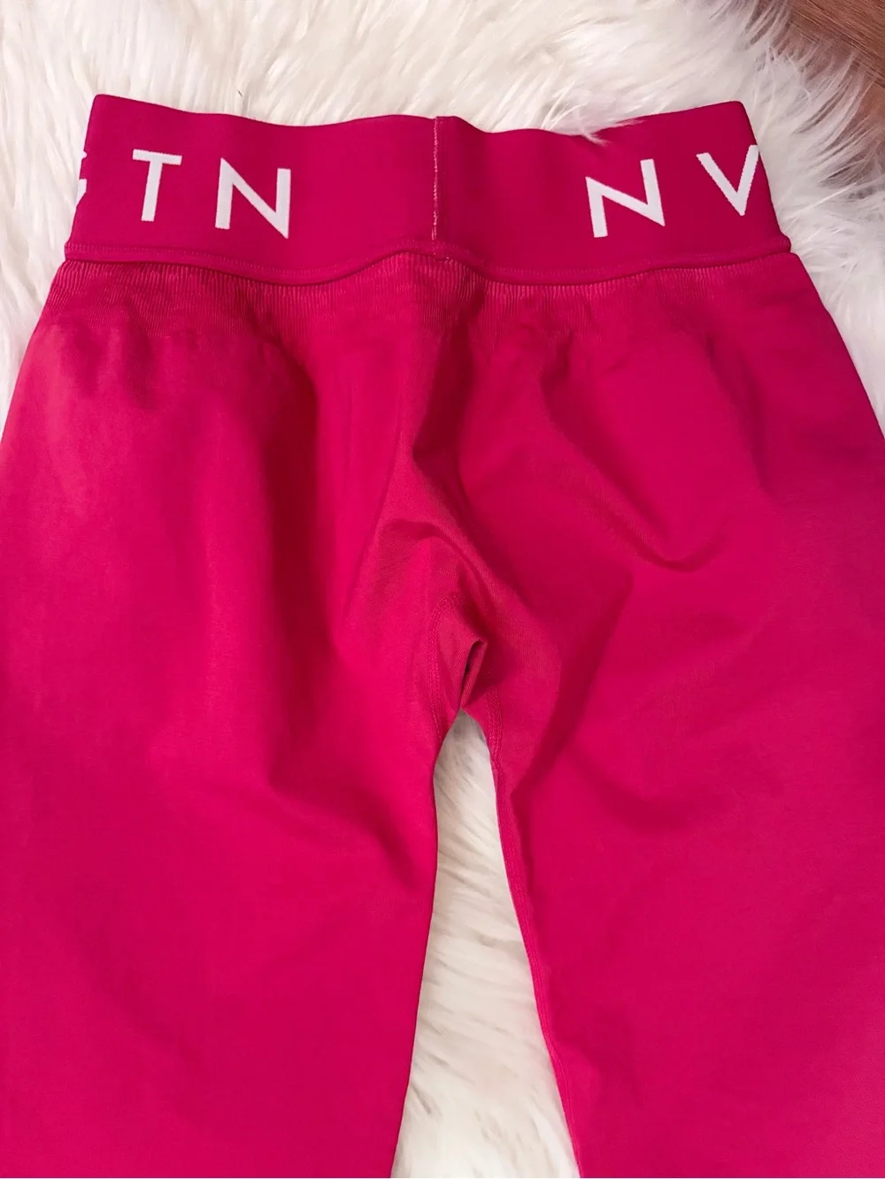 NVGTN Cosmo Hot Pink Seamless Leggings Sz Large Like New Activewear Yoga Gym